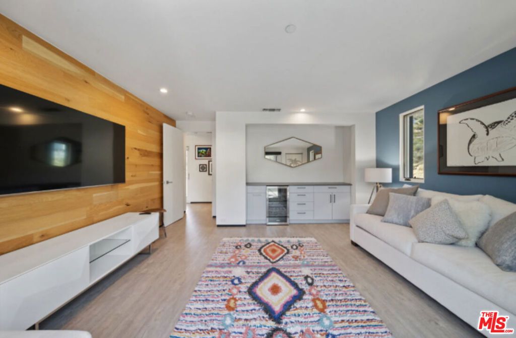 Image 24 of property listing at 3004 Sequit Dr, Malibu, CA 90265