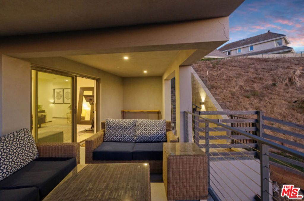 Image 30 of property listing at 3004 Sequit Dr, Malibu, CA 90265