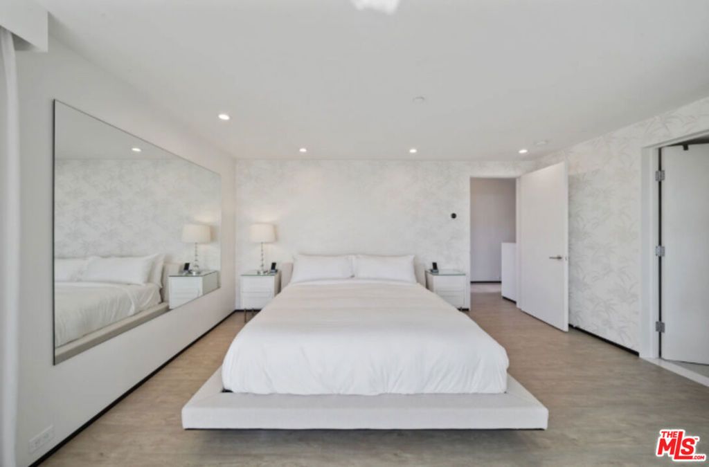 Image 32 of property listing at 3004 Sequit Dr, Malibu, CA 90265