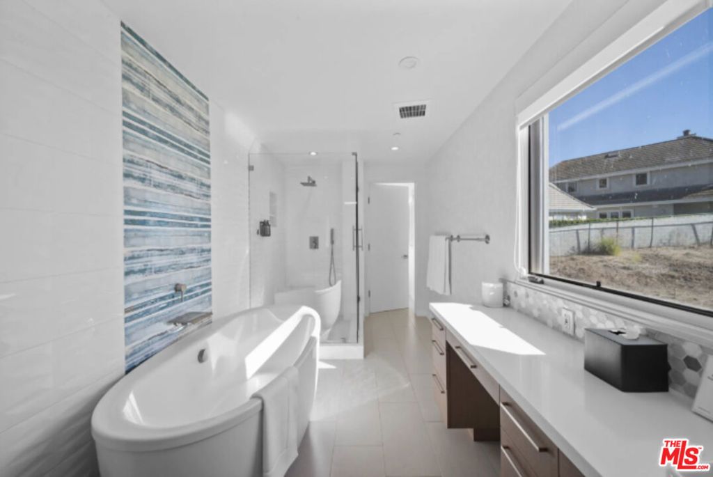 Image 36 of property listing at 3004 Sequit Dr, Malibu, CA 90265