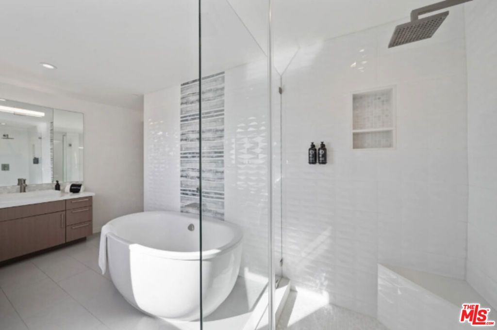 Image 37 of property listing at 3004 Sequit Dr, Malibu, CA 90265