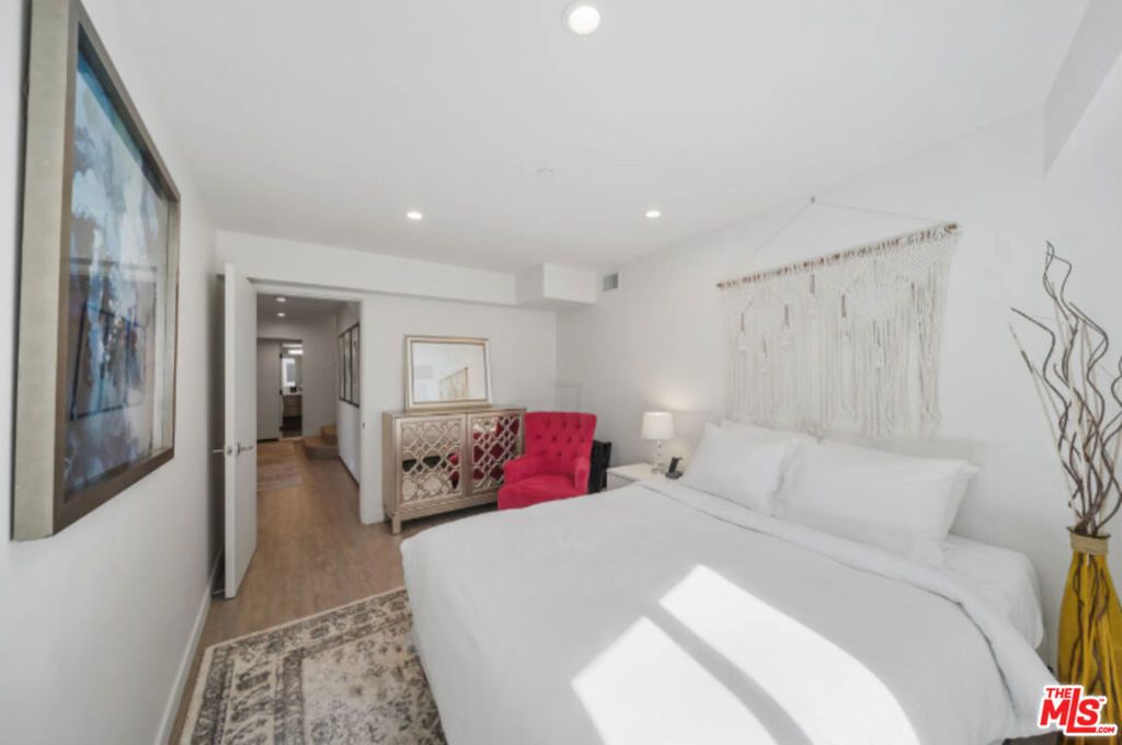 Image 41 of property listing at 3004 Sequit Dr, Malibu, CA 90265