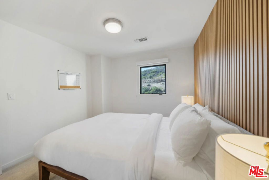 Image 46 of property listing at 3004 Sequit Dr, Malibu, CA 90265