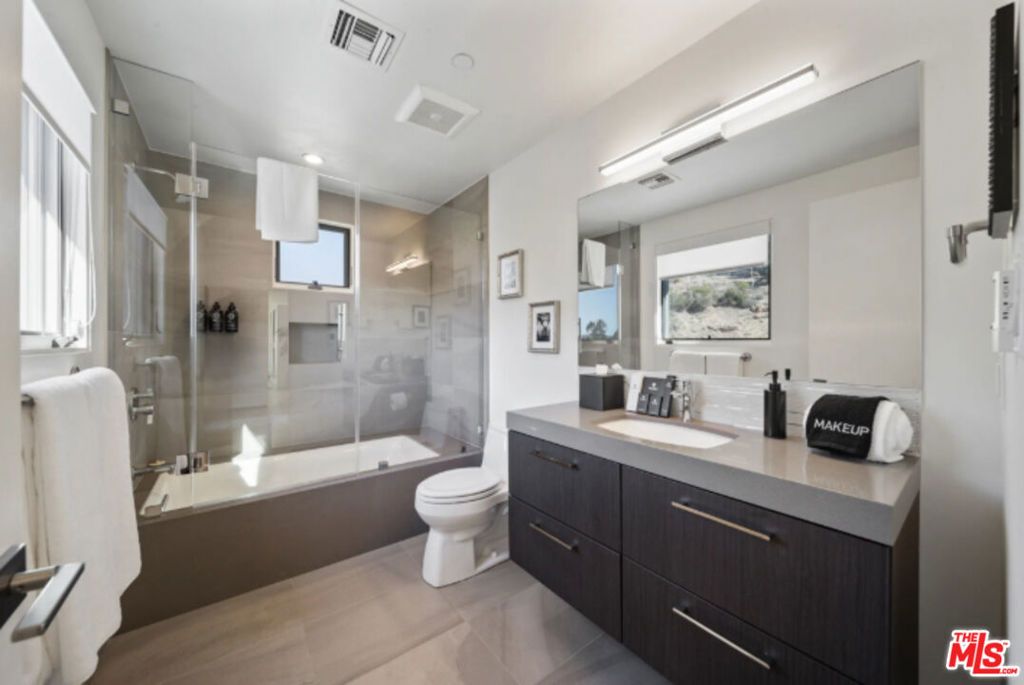 Image 53 of property listing at 3004 Sequit Dr, Malibu, CA 90265