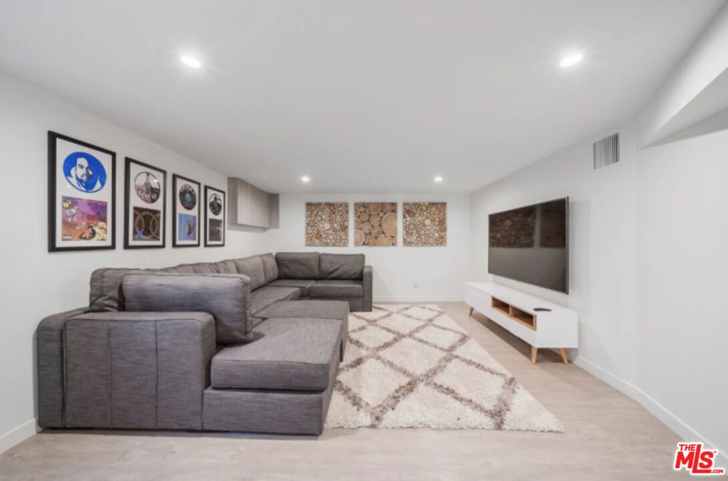 Image 56 of property listing at 3004 Sequit Dr, Malibu, CA 90265