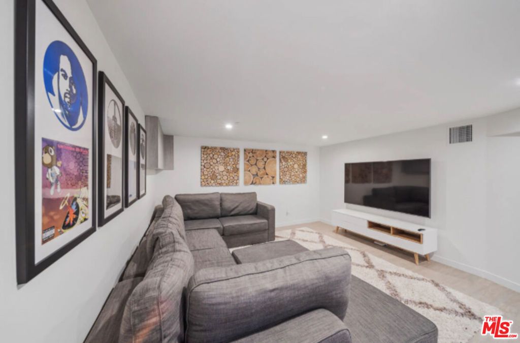 Image 57 of property listing at 3004 Sequit Dr, Malibu, CA 90265