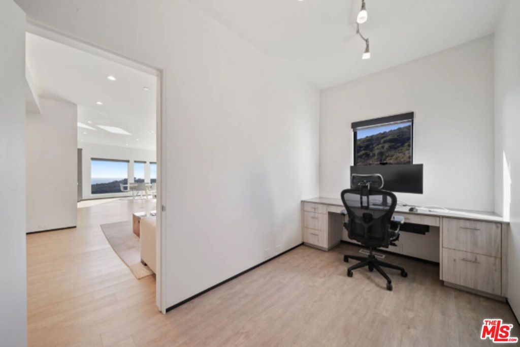 Image 58 of property listing at 3004 Sequit Dr, Malibu, CA 90265