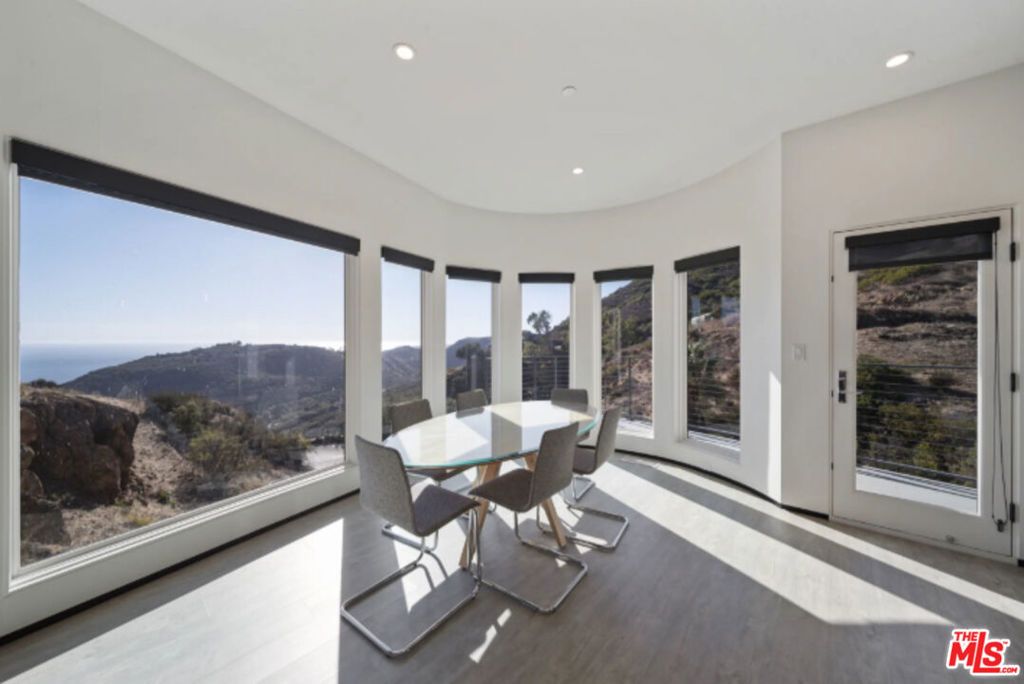 Image 8 of property listing at 3004 Sequit Dr, Malibu, CA 90265