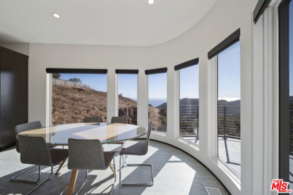 Image 9 of property listing at 3004 Sequit Dr, Malibu, CA 90265