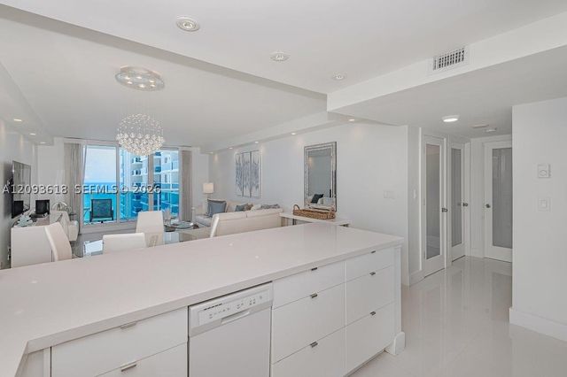 2301 Collins Ave 1424, Miami Beach, FL 33139