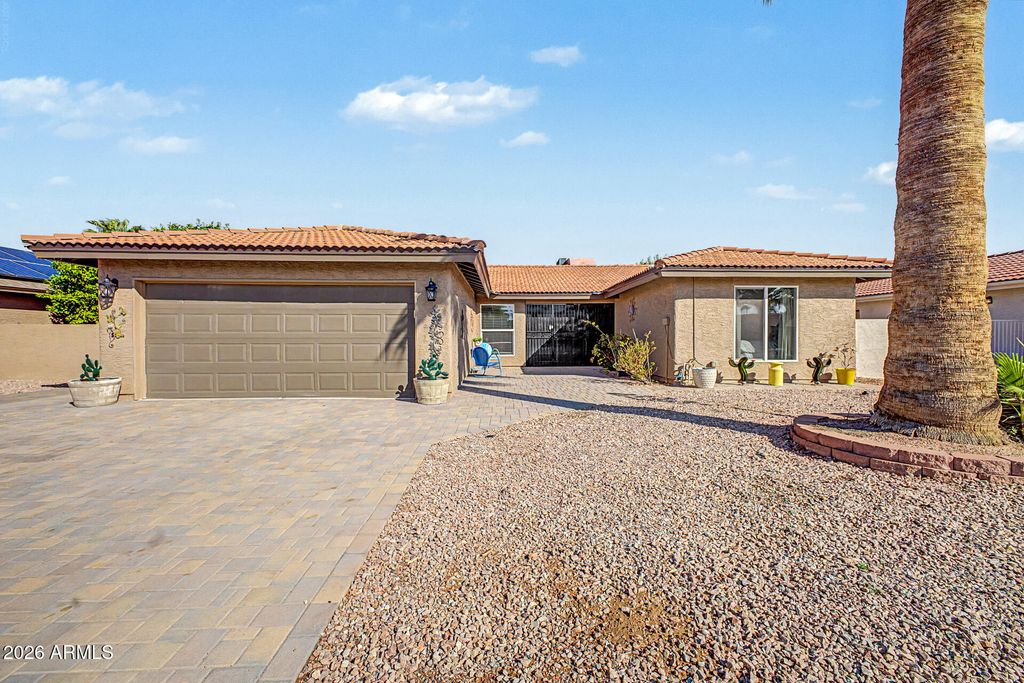 25861 S New Town Drive, Sun Lakes, AZ 85248 — exterior