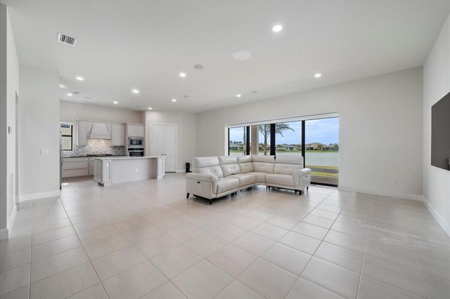 818 SE Courances Drive, Port St. Lucie, FL 34984