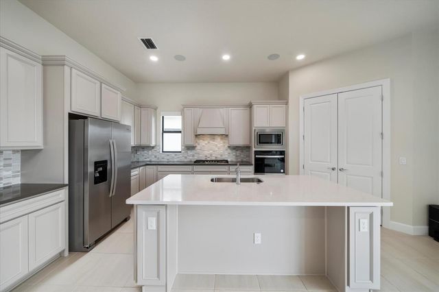 818 SE Courances Drive, Port St. Lucie, FL 34984