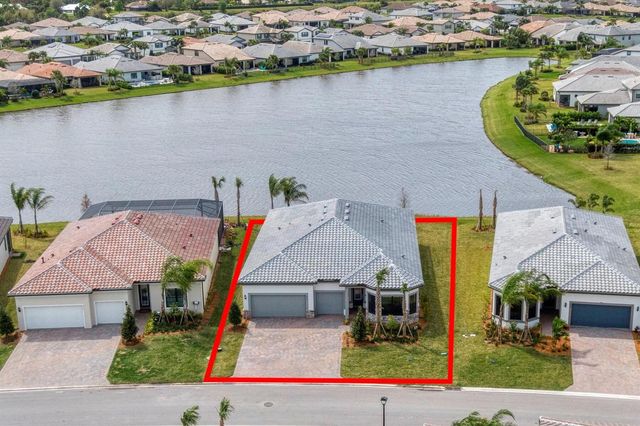 818 SE Courances Drive, Port St. Lucie, FL 34984