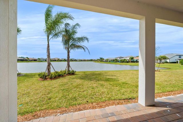 818 SE Courances Drive, Port St. Lucie, FL 34984