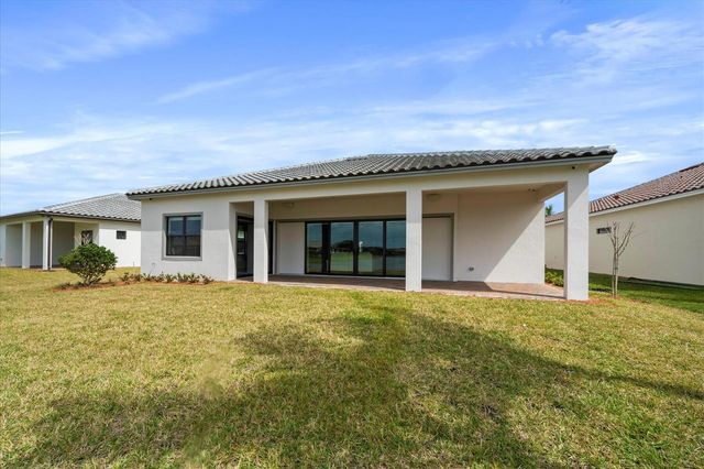 818 SE Courances Drive, Port St. Lucie, FL 34984