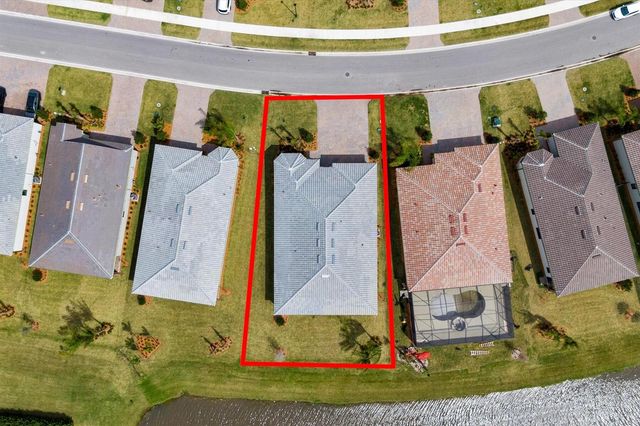 818 SE Courances Drive, Port St. Lucie, FL 34984