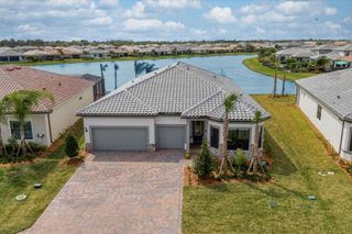 818 SE Courances Drive, Port St. Lucie, FL 34984