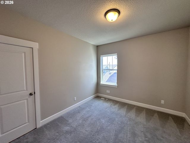 6980 Se SKIPPER Ln, Hillsboro, OR 97123