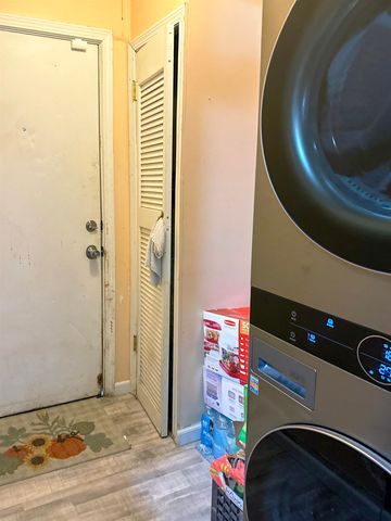 5101 E New Jersey Dr, Wichita, KS 67210