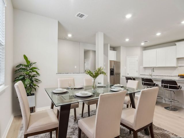 6438 Comanche Moon, San Antonio, TX 78233