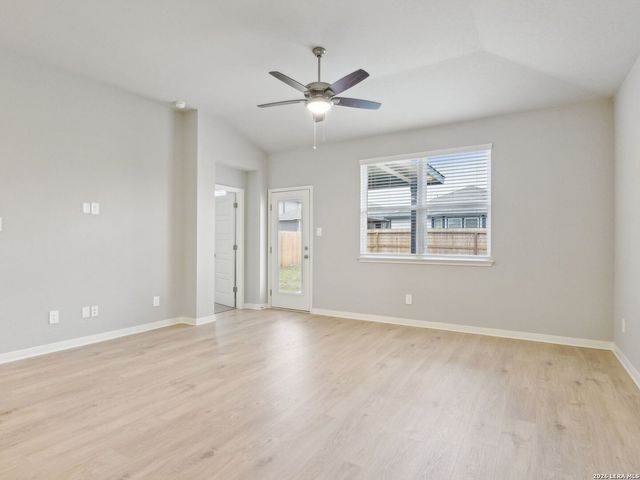 6438 Comanche Moon, San Antonio, TX 78233