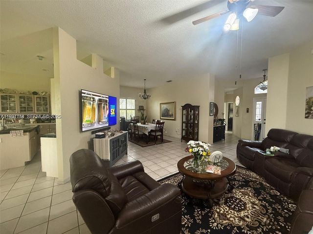 505 SE 26th Dr, Homestead, FL 33033