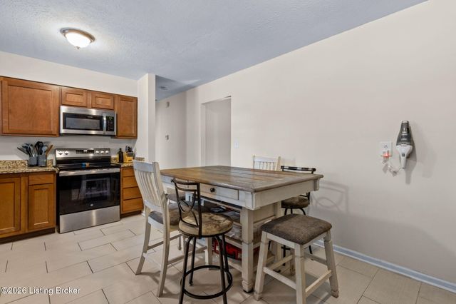 9006 Denise Dr, Louisville, KY 40219