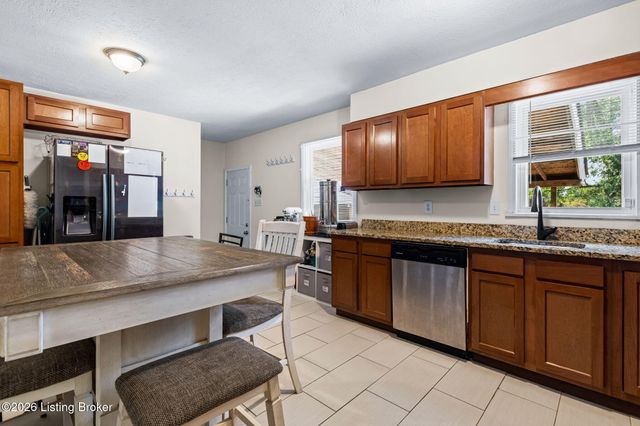 9006 Denise Dr, Louisville, KY 40219