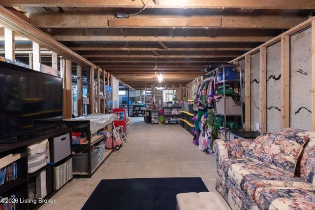 9006 Denise Dr, Louisville, KY 40219