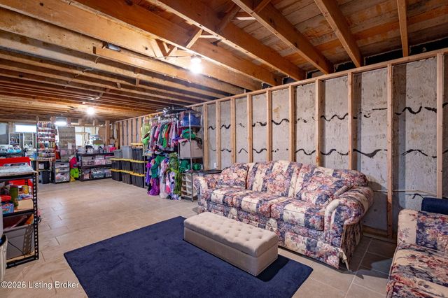 9006 Denise Dr, Louisville, KY 40219