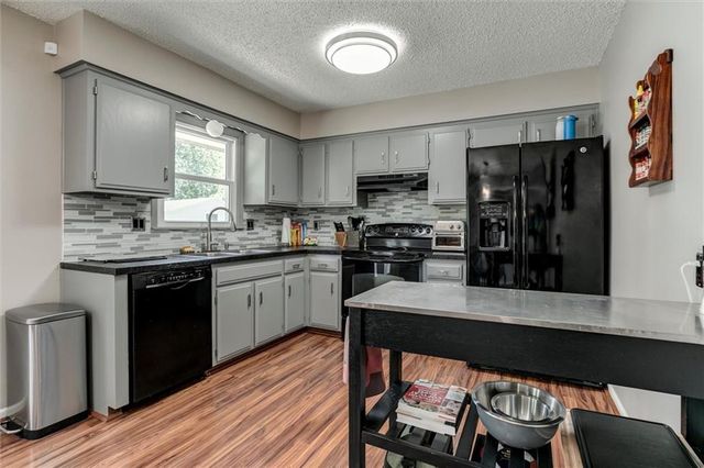 7021 NW Wheaton Avenue, Kansas City, MO 64152