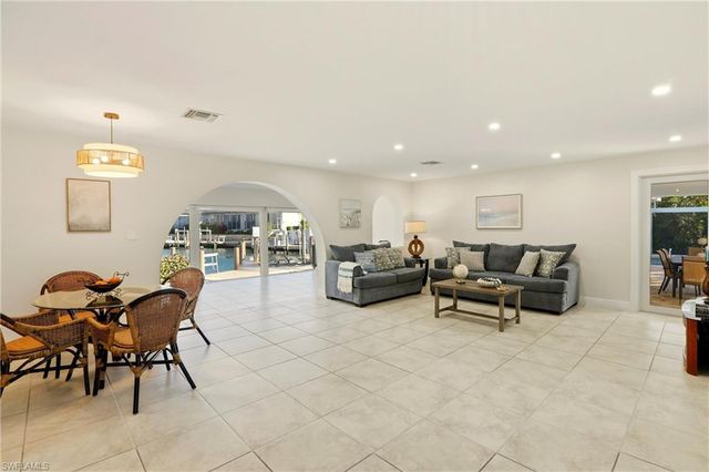 339 Landmark ST, Marco Island, FL 34145