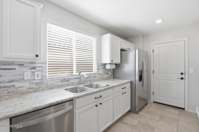 36859 N EL MORRO Trail, San Tan Valley, AZ 85140