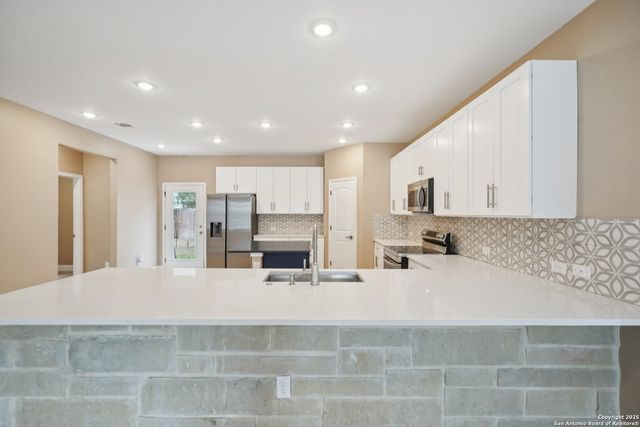 167 Hopi, San Antonio, TX 78211