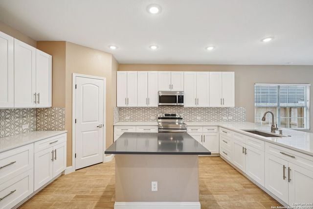 167 Hopi, San Antonio, TX 78211