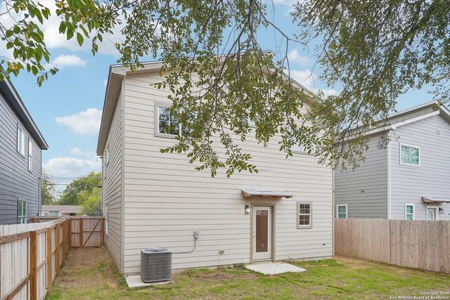 167 Hopi, San Antonio, TX 78211