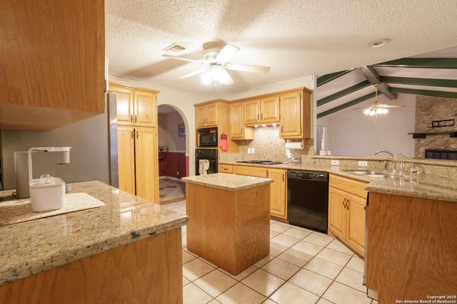 309 Meandering Way, Del Rio, TX 78840