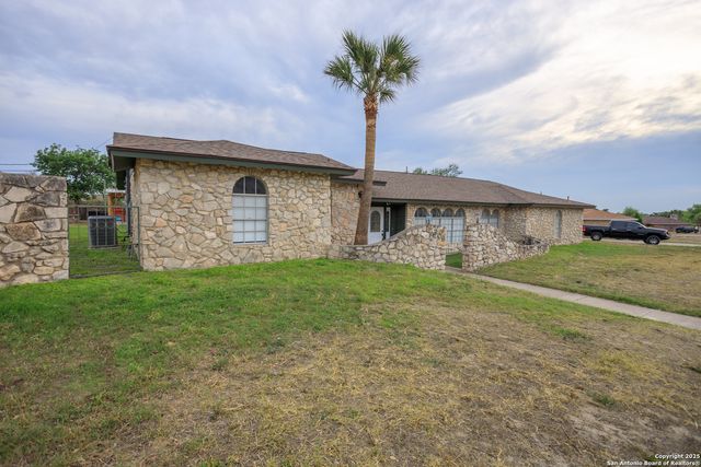 309 Meandering Way, Del Rio, TX 78840