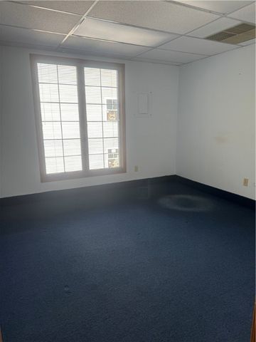 33 College Hill Road, Warwick, RI 02886