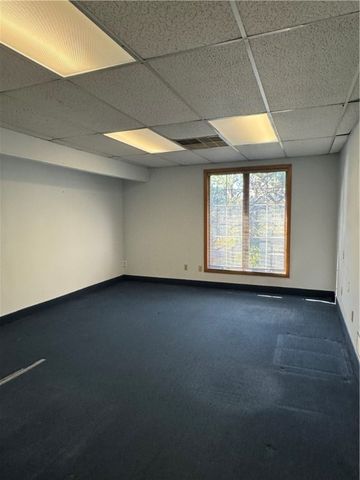 33 College Hill Road, Warwick, RI 02886