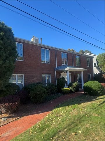 33 College Hill Road, Warwick, RI 02886