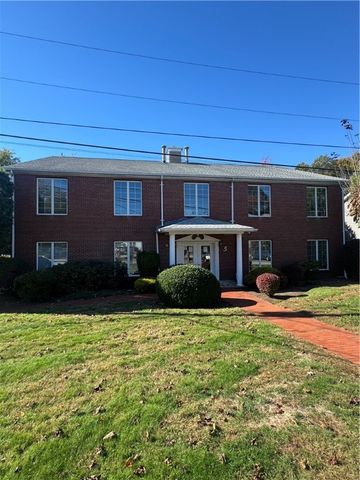 33 College Hill Road, Warwick, RI 02886