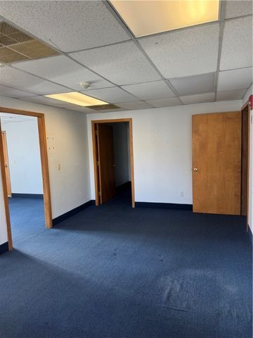 33 College Hill Road, Warwick, RI 02886