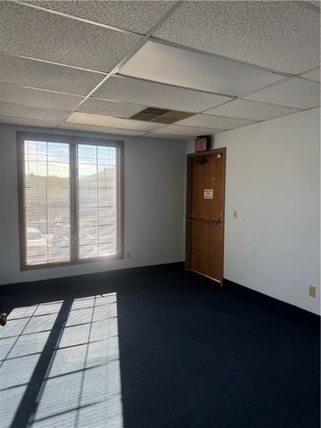 33 College Hill Road, Warwick, RI 02886