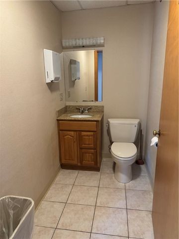 33 College Hill Road, Warwick, RI 02886