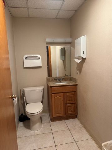 33 College Hill Road, Warwick, RI 02886