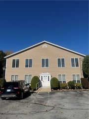 33 College Hill Road, Warwick, RI 02886