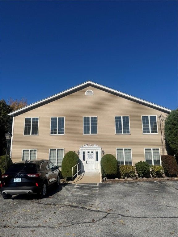 33 College Hill Road, Warwick, RI 02886