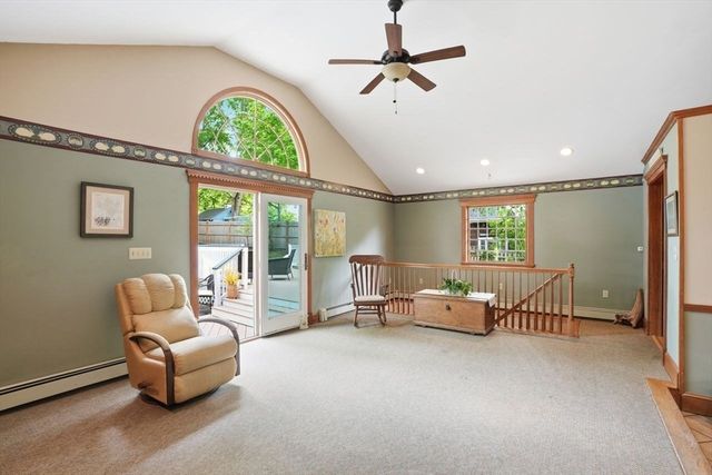 33 Hunt St, Weymouth, MA 02191